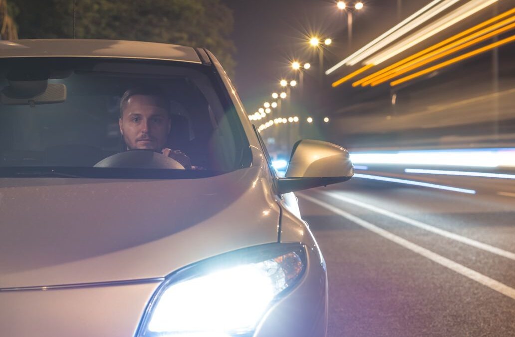 Bezpieczna nocna jazda – Wpływ oświetlenia drogowego na ruch miejski