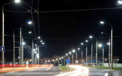 Bezpieczne światło na ulicach: rola oświetlenia w poprawie bezpieczeństwa miejskich przestrzeni